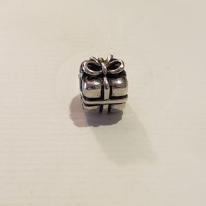 Authentic Pandora Present charm